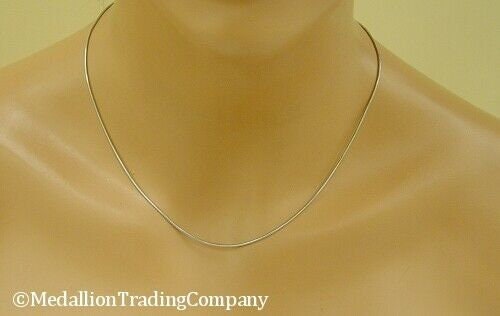 18k White Gold 1.5mm Smooth Round Snake Chain Necklace 18" Barrel Clasp 5.4 gram