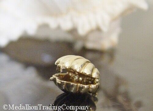 Vintage 14k Yellow Gold 3D Mermaid in Opening Clam Sea Shell Charm/Pendant
