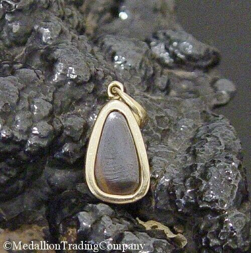 14k Yellow Gold Black Blue Red Freeform Boulder Opal Pendant .90 inches