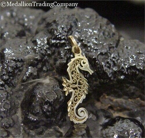 14k Yellow Gold Reversible Diamond Cut Milgrain Filigree Seahorse Pendant Charm