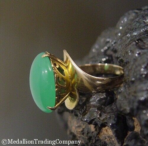 Antique 18k Solid Yellow Gold Chrysoprase Chalcedony Jade Green Oval Cabochon Ring