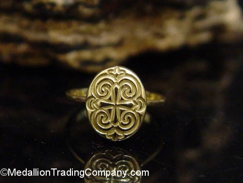 18k Yellow Gold Oval Byzantine Maltese Filigree Cross Ring Size 7.5