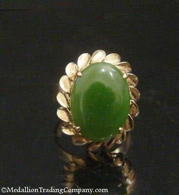 Vintage 18k Yellow Gold Nephrite Jade Dark Green Oval Cabochon Petal Swirl Ring