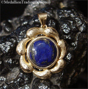 Large 18k Yellow Gold Lapis Cabochon Coin Swirl Pendant 1.35 Inch Long 27mm Wide